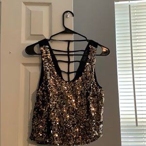 Crop top sequin shirt.